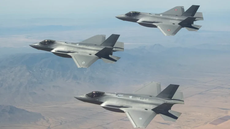 Photo: Airman 1st Class Dominic Tyler 56th Fighter Wing Public Affairs. | Wikimedia Commons https://commons.wikimedia.org/wiki/File:US_Danish_Dutch_F-35A.jpg