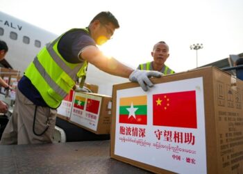 Staff members load donated medical supplies onto a plane at Dehong Mangshi Airport in Mangshi City, Dehong Dai and Jingpo Autonomous Prefecture, southwest China's Yunnan Province, on April 1 (XINHUA)