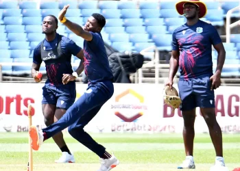 West Indies Head Coach Daren Sammy (right) watches as pace bowlers Jayden Seales (left) and Alzarri Joseph practise at Sabina Park in Kingston, Jamaica, on July 11, 2025. (Photo: Garfield Robinson)