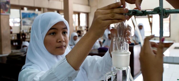 © ADB/Eric Sales A student works in a chemistry lab in Indonesia's Yogyakarta Province.