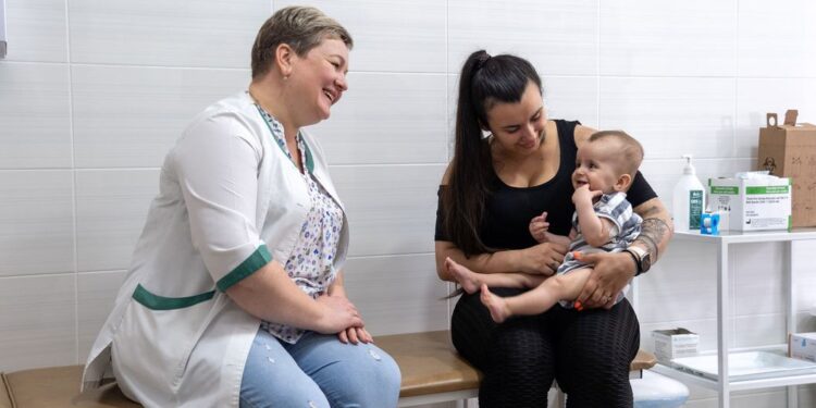 © UNICEF/Andriy Vashkiv Waiting for vaccination against influenza at a health centre in Kyiv's Shevchenkivskyi district.