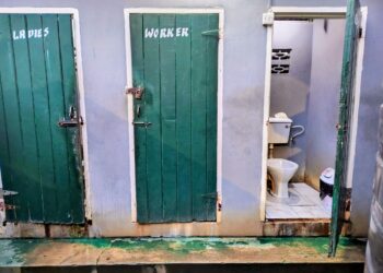 Parika Stelling Toilet