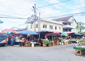 Yhip’s Bakery located at the corner of Alexander and Robb streets, Georgetown. The business is currently surrounded by vendors as seen in this Stabroek News photo taken yesterday
Photo Credit: (Stabroek News)
