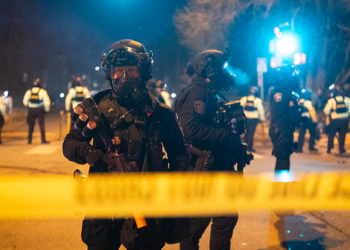 Minneapolis and Minnesota State police guard a perimeter following a shooting incident with federal agents in Minneapolis, Minnesota, January 14, 2026. /VCG