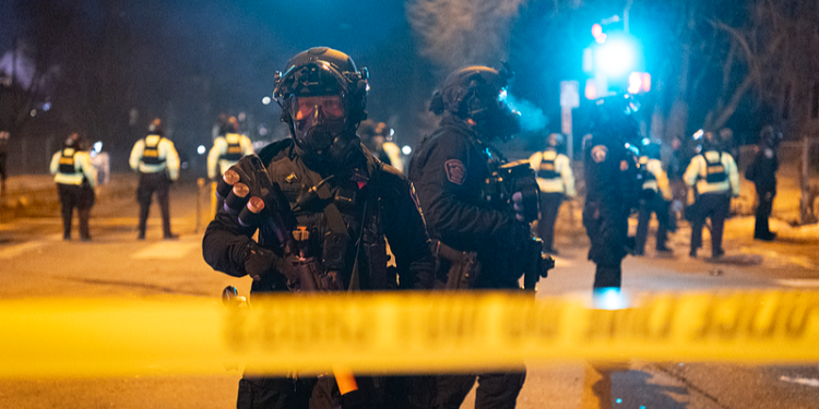 Minneapolis and Minnesota State police guard a perimeter following a shooting incident with federal agents in Minneapolis, Minnesota, January 14, 2026. /VCG