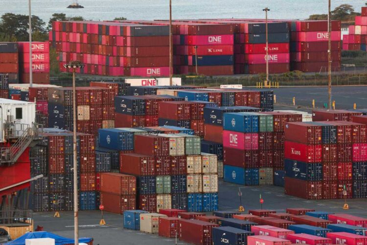 Shipping containers are seen at container terminal in Staten Island, New York on September 22, 2025. The US Supreme Court ruled on February 20 that Donald Trump exceeded his authority in imposing a swath of tariffs that upended global trade, blocking a key tool the president has wielded to impose his economic agenda. [Photo/Agencies]
