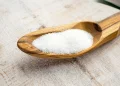 Artificial sweeteners are often promoted as healthier alternatives to sugar, but new research suggests their long-term effects on the brain may be more complex. In a large, multi-year study, higher consumption of several common low-calorie sweeteners was associated with faster declines in memory and thinking skills. Credit: Stock