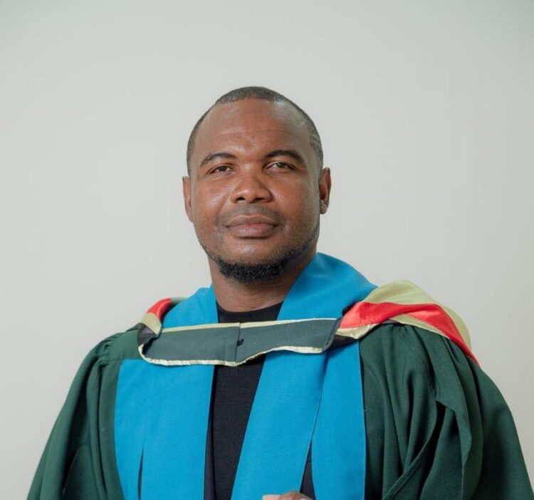 Dr. Gordan Barker MP (WIN)