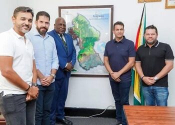 Brazilian businessmen with Prime Minister Mark Phillips