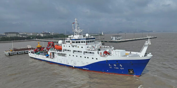 The Dayang research vessel at a port in Zhoushan, east China's Zhejiang Province, July 31, 2025. /VCG