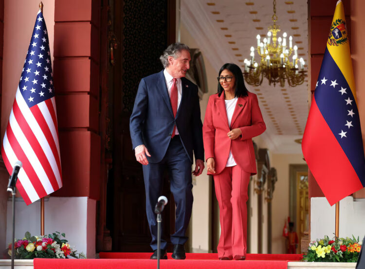 Doug Burgum and Delcy Rodriguez in Caracas, on March 4.
Leonardo Fernandez Viloria (REUTERS)