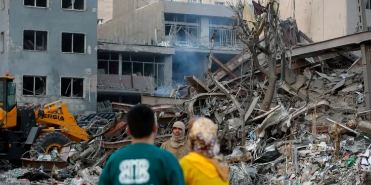 Residents inspect the aftermath of Israeli and US air strikes at Nilufar Square in the heart of the Iranian capital. [Fatemeh Bahrami/Anadolu]