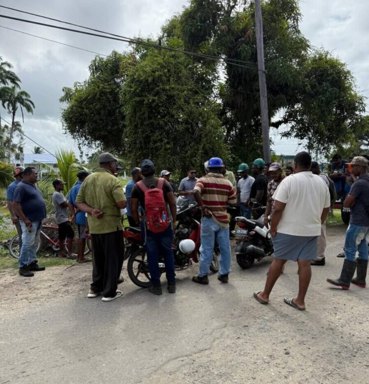 Albion sugar workers engaging Azruddin Mohamed, Leader of WIN and the Parliamentary Opposition