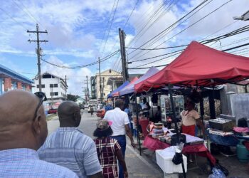 Vendors in front of Georgetown Public Hospital (City Hall photo)