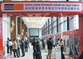 Visitors interact on the sidelines of the Kenya-China Business Forum in Nairobi, Kenya, on March 23. ZHANG CHI/CHINA DAILY