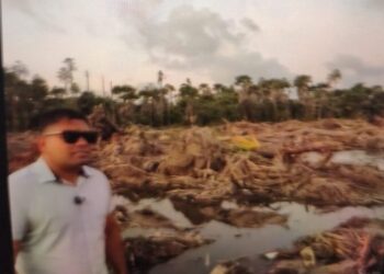 Leader of the Opposition Azruddin Mohamed at the site (screengrab)