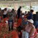 Leader of WIN and Leader of the Opposition Azruddin
Mohamed with Rrgion 10 residents