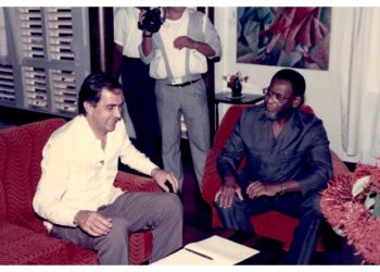 The late Roderick Rainford, former Secretary-General of CARICOM (r) in discussion with a visitor