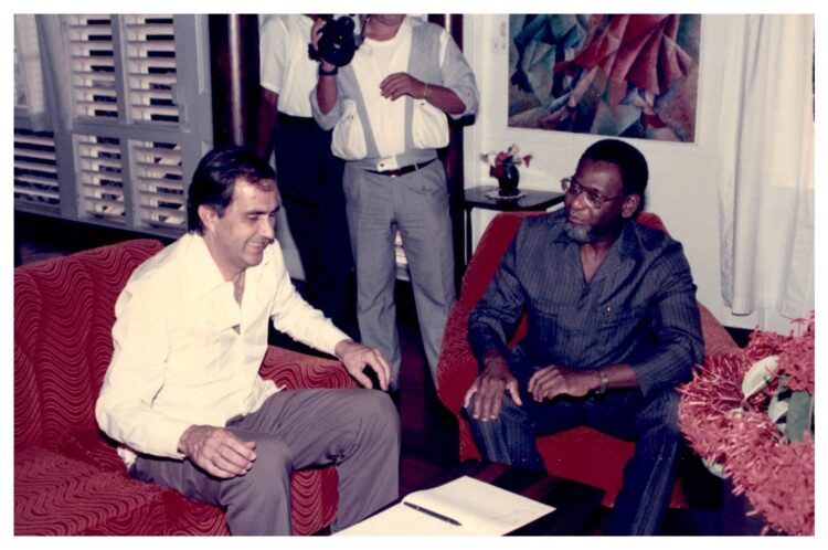 The late Roderick Rainford, former Secretary-General of CARICOM (r) in discussion with a visitor