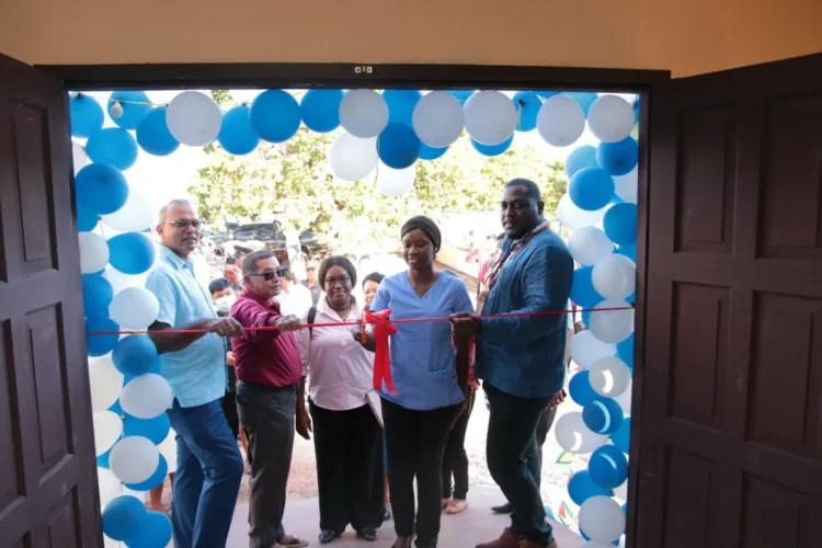 Minister of Health Dr Frank Anthony, flanked by regional officials, cuts the ceremonial ribbon for the drugs bond