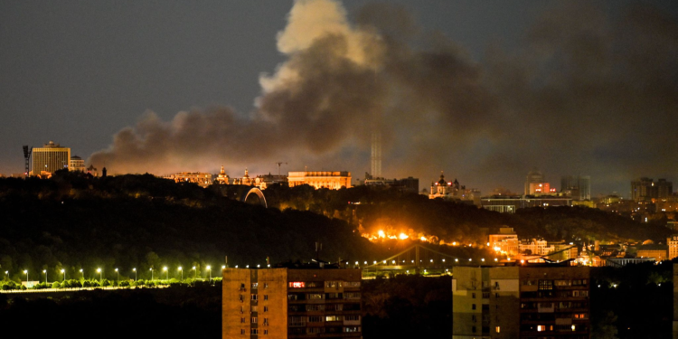Smoke billows from a fire following Russian drone and missile attacks in Kyiv, Ukraine, June 2, 2026. /VCG