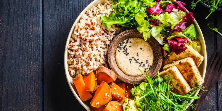 Diets high in vegetables, whole grains, fruits, and legumes may slow biological aging.
Credit: vaaseenaa / Getty Images