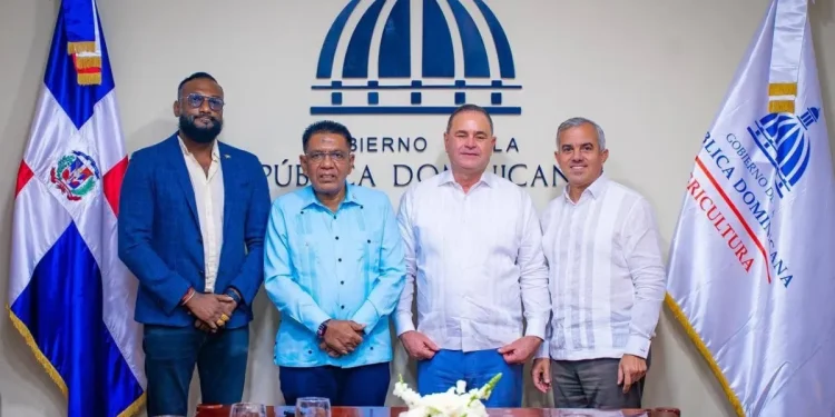 Minister of Agriculture Zulfikar Mustapha, alongside the Dominican Republic official delegation