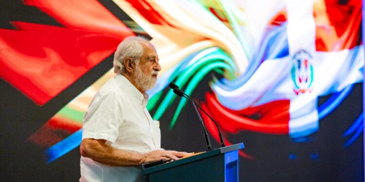 Rolando González Bunster - Chairman and Chief Executive Officer of InterEnergy Group speak at the event