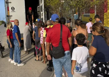 HELP FROM T&T: Concerned Muslims of Trinidad and Tobago (CMTT), in collaboration with Helping Hands USA and Muslim Hands UK, distribute approximately US$20,000 worth of hampers yesterday to families affected by last month’s earthquakes in Güiria, Venezuela.
