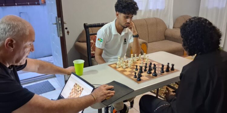 GM Aleksa Strikovic (C) in training session with Kyle Couchman and WCM Jessica Callendar