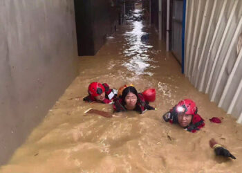 A girl is rescued after being trapped by floodwaters for 27 hours in Fulong Village, Hengzhou City, southwest China's Guangxi Zhuang Autonomous Region, July 7, 2026. /VCG