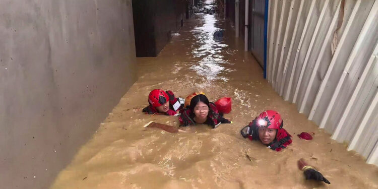 A girl is rescued after being trapped by floodwaters for 27 hours in Fulong Village, Hengzhou City, southwest China's Guangxi Zhuang Autonomous Region, July 7, 2026. /VCG