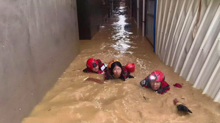 A girl is rescued after being trapped by floodwaters for 27 hours in Fulong Village, Hengzhou City, southwest China's Guangxi Zhuang Autonomous Region, July 7, 2026. /VCG
