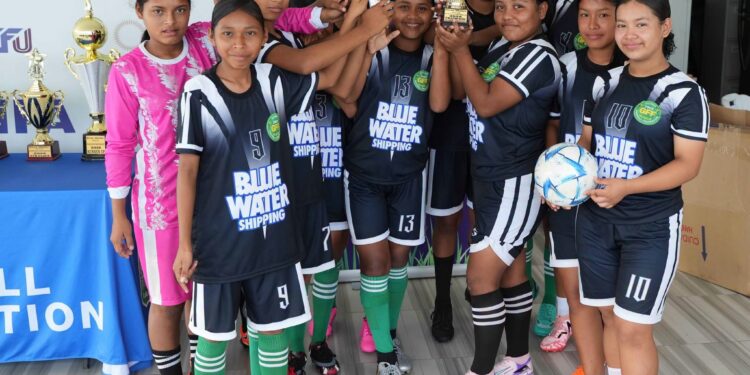 Shamera Smith (front left) with team mates