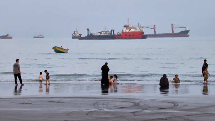 Iran and the US make competing claims over control of Strait of Hormuz. /Amirhosein Khorgooi/ISNA via AP