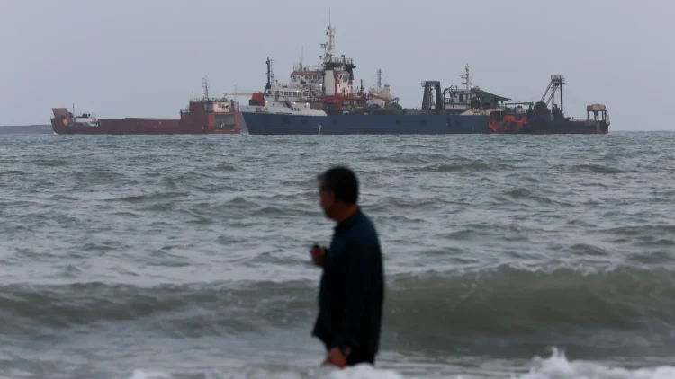 Ships are seen anchored in the Strait of Hormuz on Aug. 10. Photo: Ali Saeedi/Getty Images