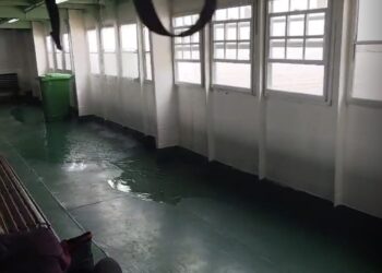 MV Makouria at Bartica (Citizen photo- La Caribeña News)