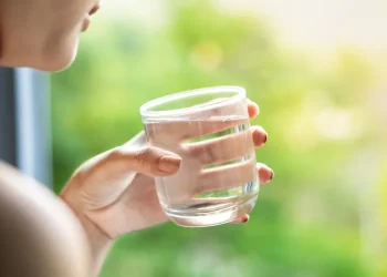 To improve morning blood sugar levels, drink water, eat protein at breakfast, and more.
credit: Doucefleur / Getty Images