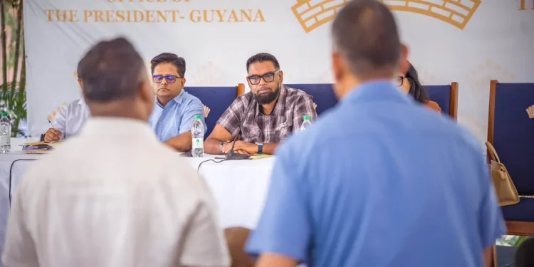 President Dr Mohamed Irfaan Ali on Monday met with the regional officials at the Baridi Benab, State House