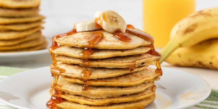 3 Ingredient Banana Pancakes (Laura Fuentes)
)