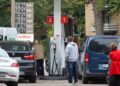 Cars are lined up at a gas station, Hamburg, Germany, October 1, 2026. /VCG