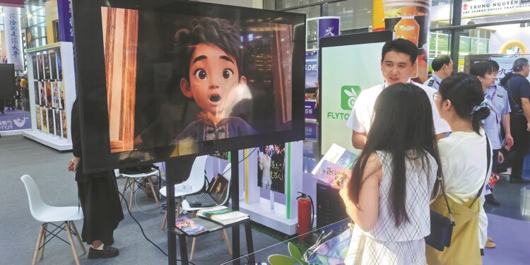 Short dramas produced by Flytoto Culture &Technology Co draw crowds of visitors at the 23rd China-ASEAN Expo. [Photo provided to CHINA DAILY]
