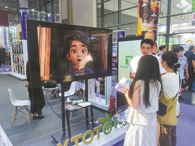 Short dramas produced by Flytoto Culture &Technology Co draw crowds of visitors at the 23rd China-ASEAN Expo. [Photo provided to CHINA DAILY]