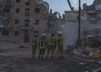 © UNICEF Buildings are destroyed after overnight strikes in Pryluky in the Chernihiv region, Ukraine.