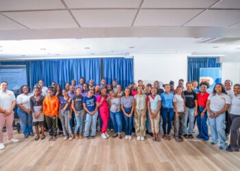 Martin Cheong, Country General Manager of SBM Offshore Guyana, SBM Offshore Guyana representatives and the participants