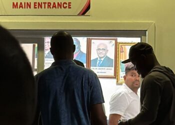WIN Leader and Opposition Leader Azruddin Mohamed (in white shirt)